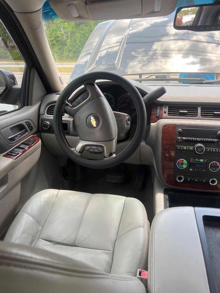 2011 Chevrolet Avalanche LT photo 8