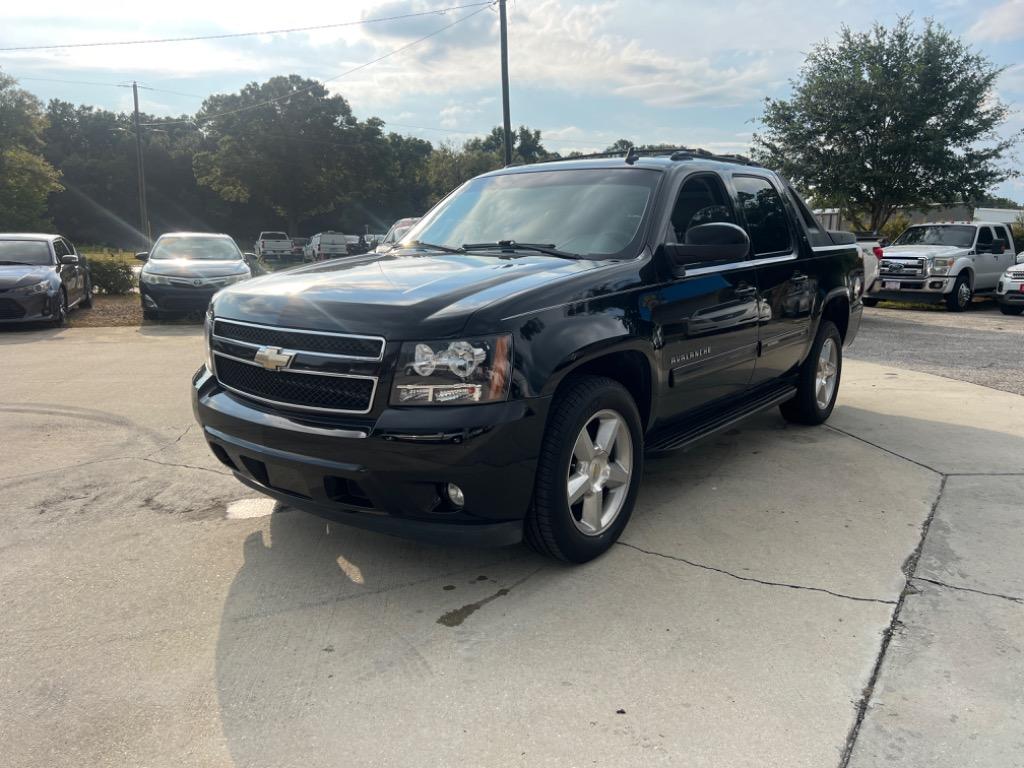 2011 Chevrolet Avalanche LT photo 7