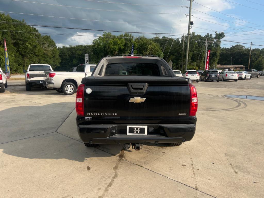 2011 Chevrolet Avalanche LT photo 2