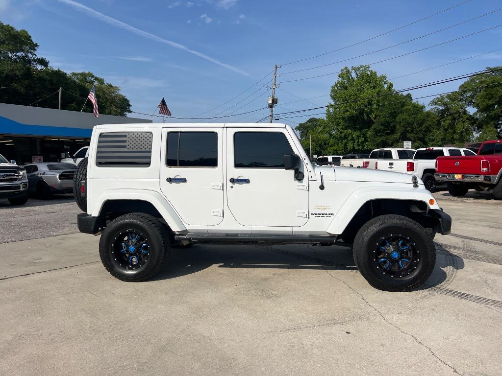 2014 Jeep Wrangler Unlimited Sahara photo 3