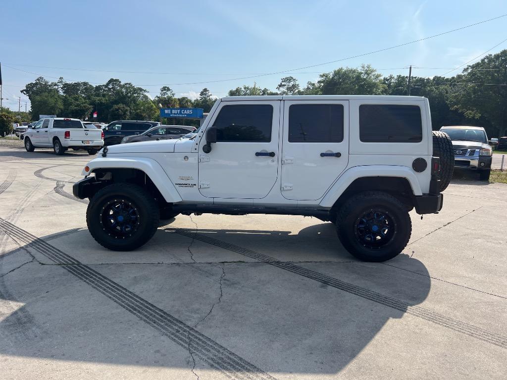 2014 Jeep Wrangler Unlimited Sahara photo 7