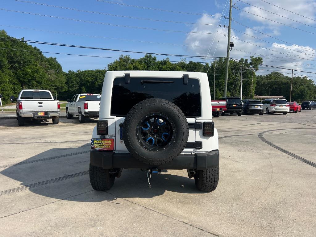 2014 Jeep Wrangler Unlimited Sahara photo 5