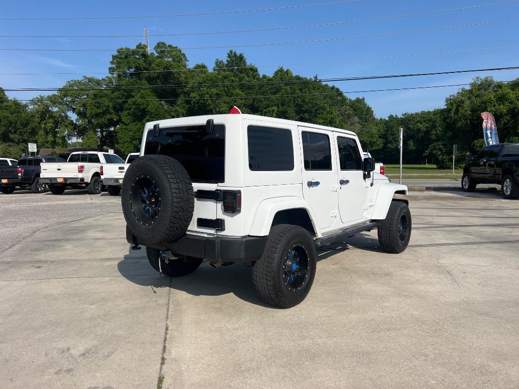 2014 Jeep Wrangler Unlimited Sahara photo 4