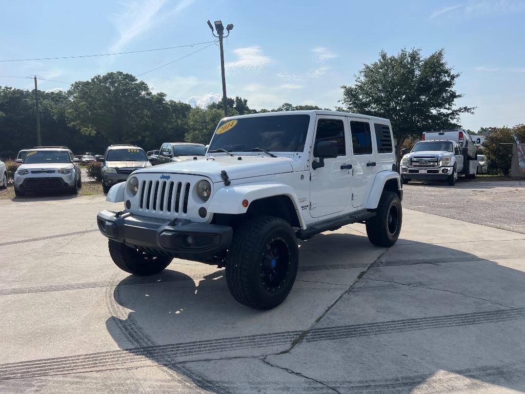 2014 Jeep Wrangler Unlimited Sahara photo 2